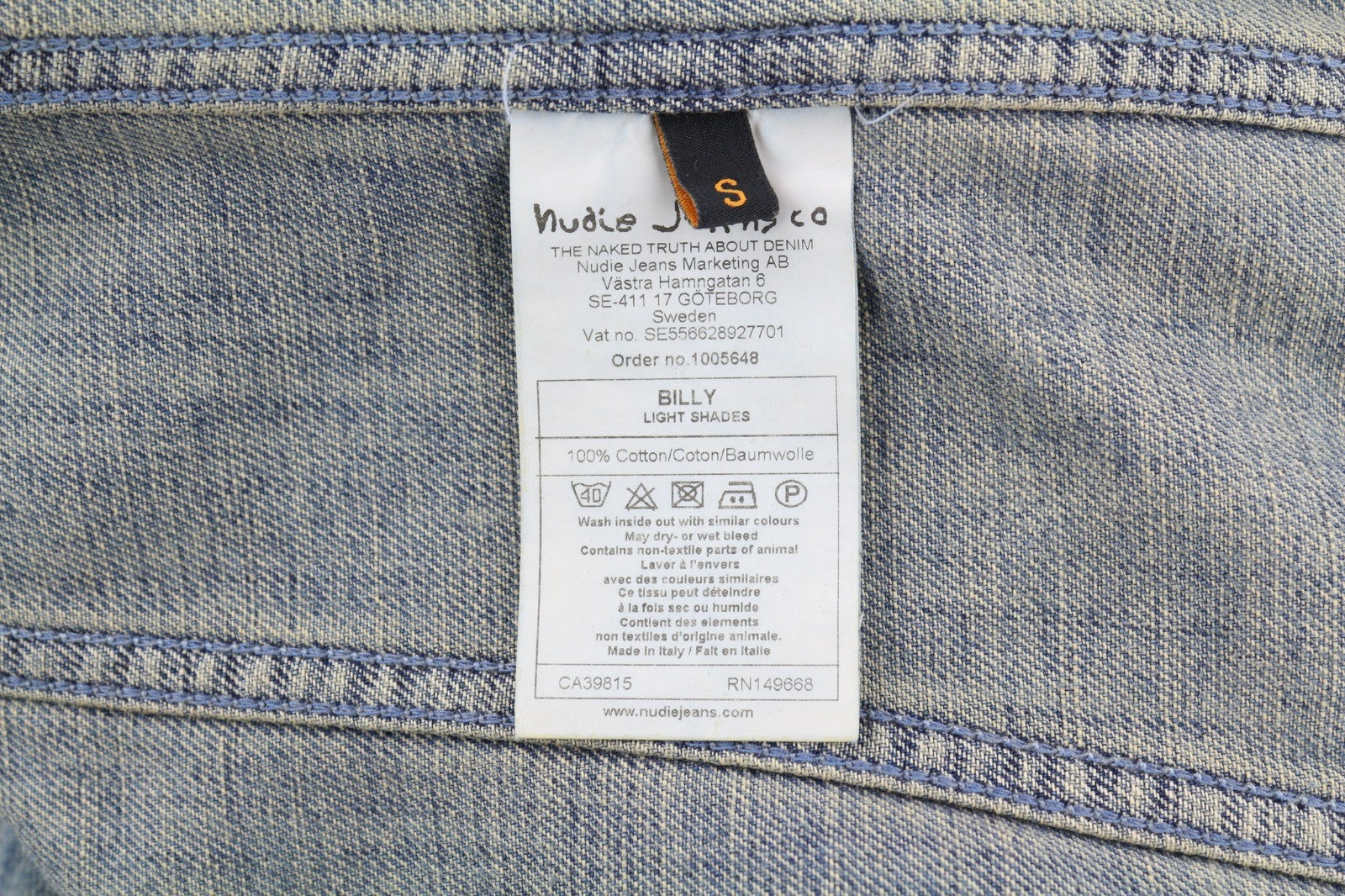 NUDIE JEANS Billy vyriška striukė S šviesaus džinso spalvos su sagomis ir išskleidžiama kaklo dalimi, logotipu 