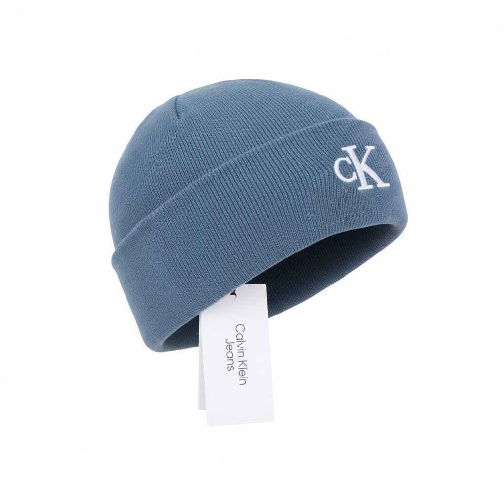 CALVIN KLEIN Monogram Embro Beanie vyriška kepurė OS mėlyna medvilninė megztinė siuvinėta logotipas 