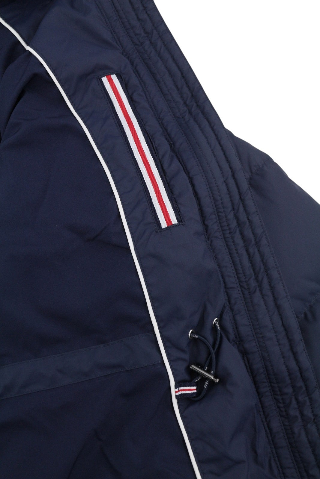 GANT ilga pūkinė moteriška striukė M, vakarinės mėlynos spalvos, su paminkštinimu, dygsniuotu gobtuvu, vidutinio dydžio, RRP299 