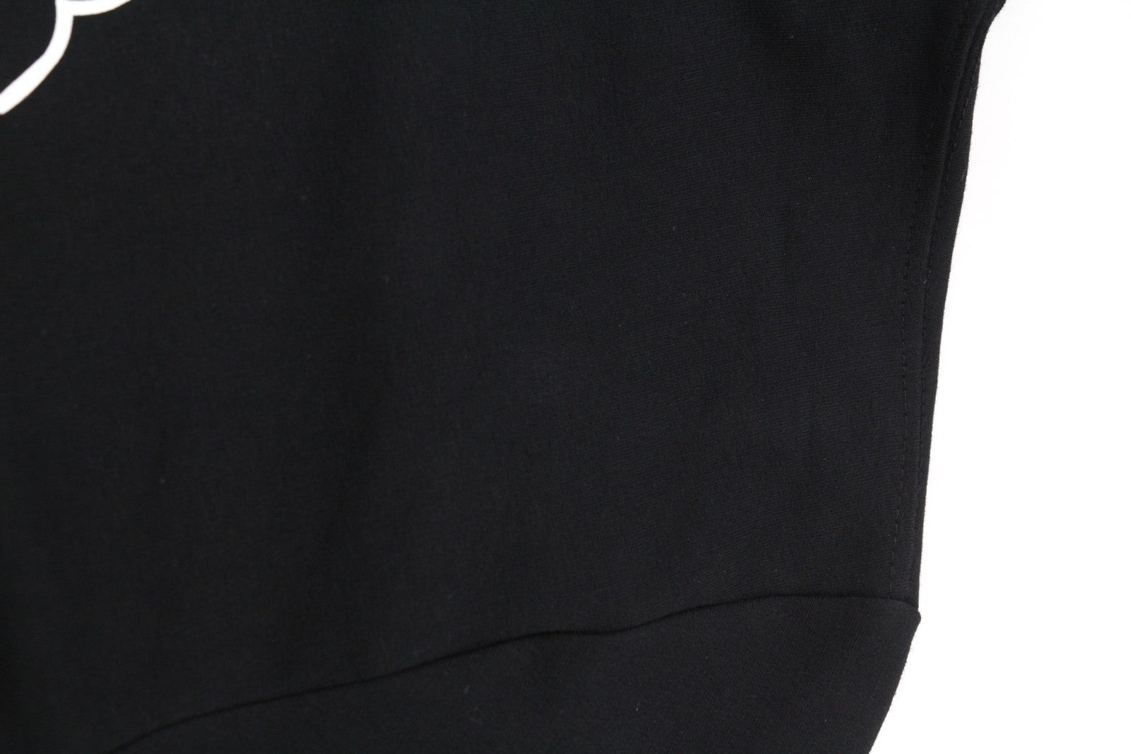 AQUASCUTUM FCIA18 vyriškas L dydžio juodas džemperis su gobtuvu ir kengūros logotipu bei kišene 