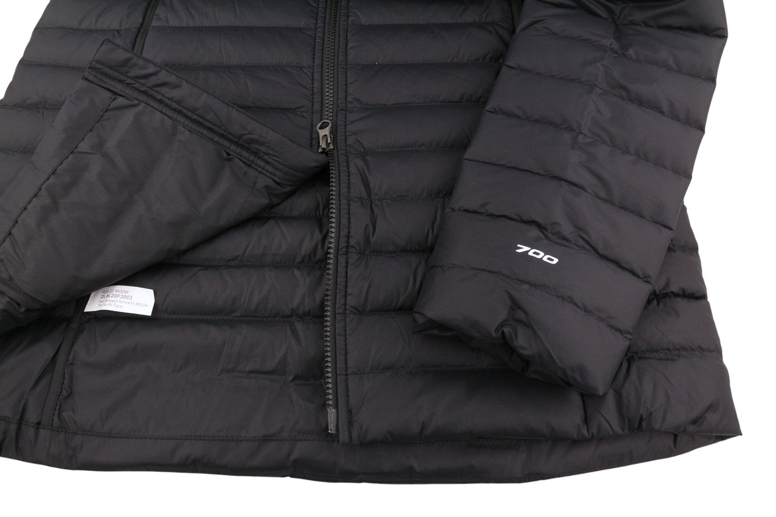 THE NORTH FACE moteriška striukė M, juoda, 700 pūkinė, dygsniuota, su gobtuvu, užtrauktuku, vidutinė kaina – 299 USD 