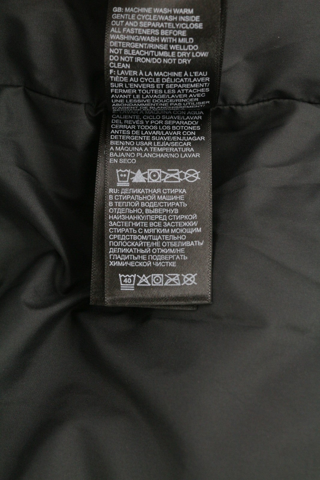 „THE NORTH FACE Himalayan“ vyriška juoda dygsniuota striukė su izoliacija ir žiema M 