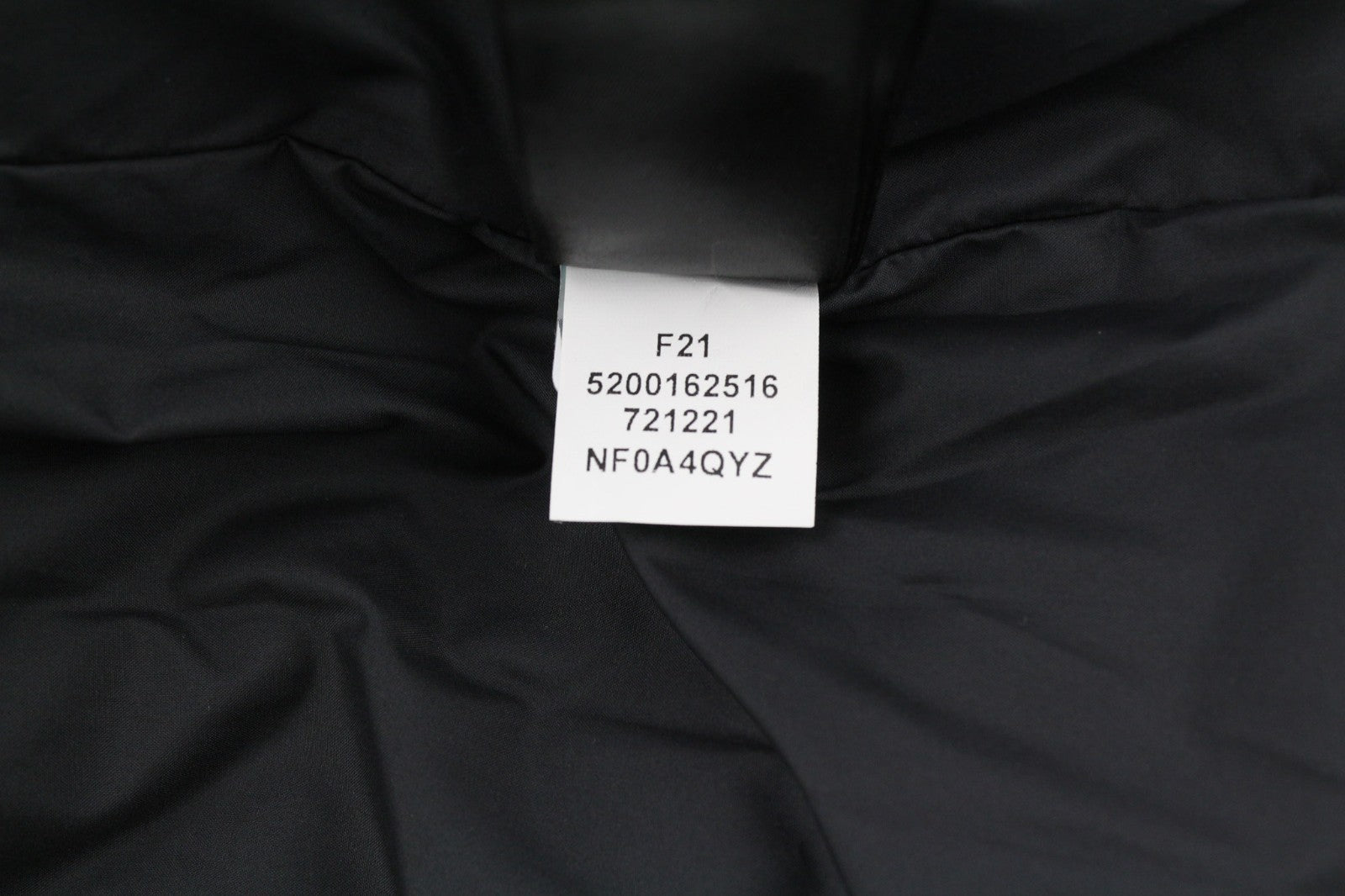 „THE NORTH FACE Himalayan“ vyriška juoda dygsniuota striukė su izoliacija ir žiema M 