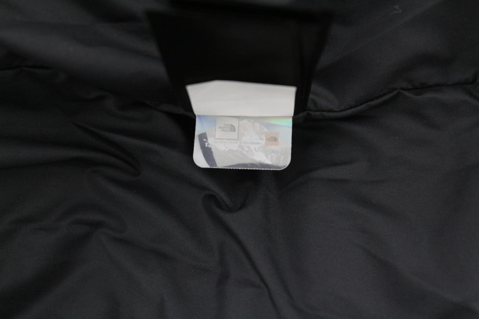 „THE NORTH FACE Himalayan“ vyriška juoda dygsniuota striukė su izoliacija ir žiema M 