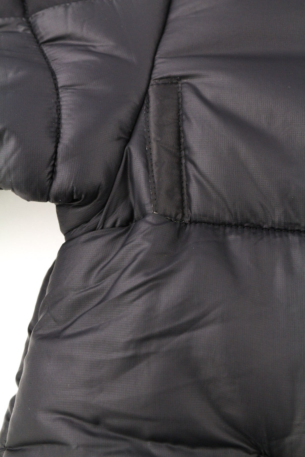 „THE NORTH FACE Himalayan“ vyriška juoda dygsniuota striukė su izoliacija ir žiema M 