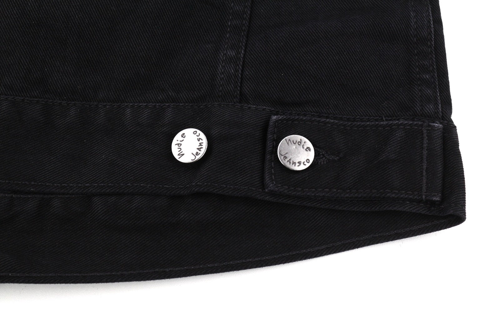 NUDIE JEANS Billy vyriška tamsiai mėlyna džinsinė striukė su sagomis ir juodomis kišenėmis 