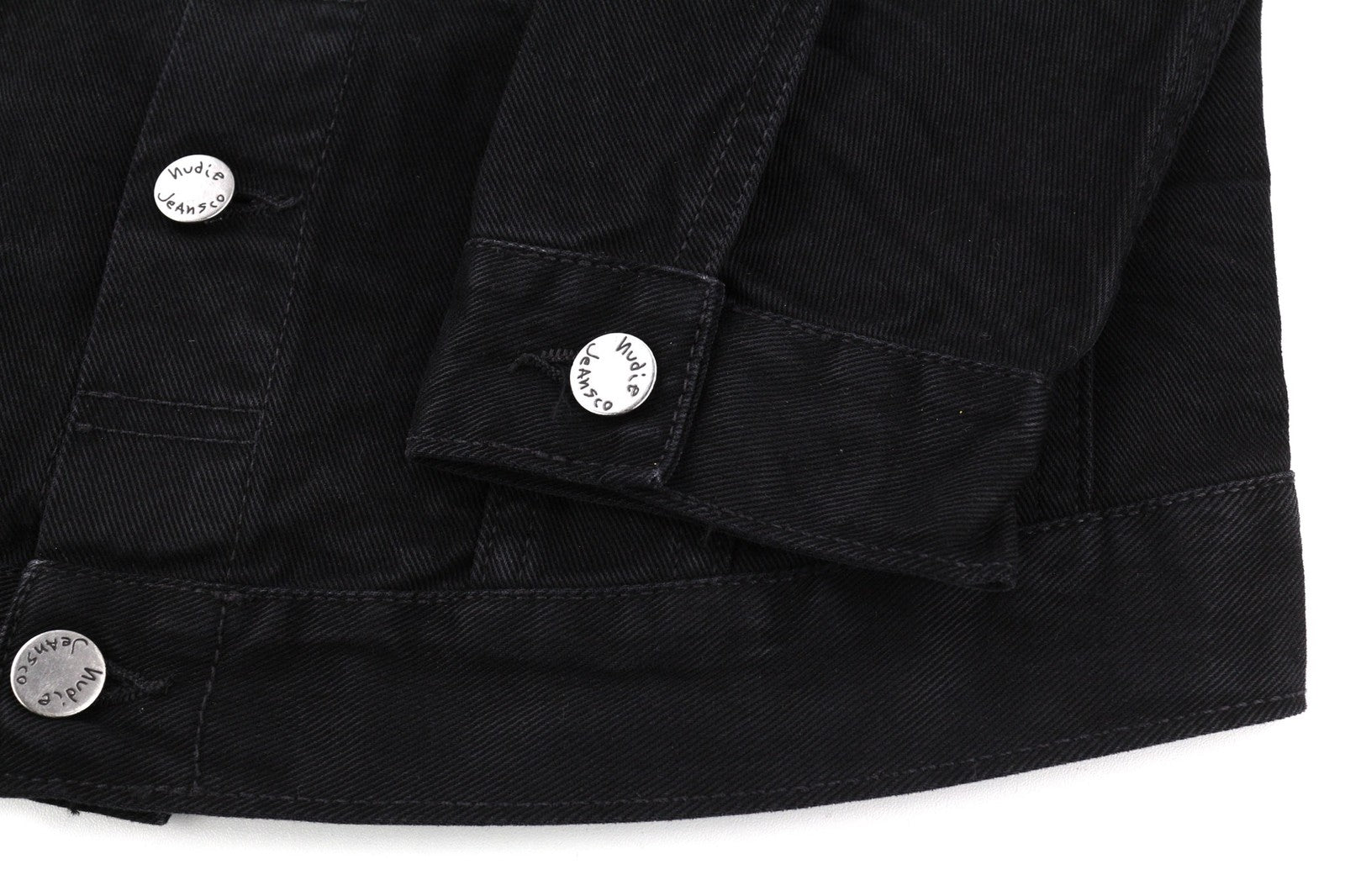 NUDIE JEANS Billy vyriški tamsiai mėlyni džinsiniai batai su išplatinta kaklu, sagomis ir kišenėmis. 