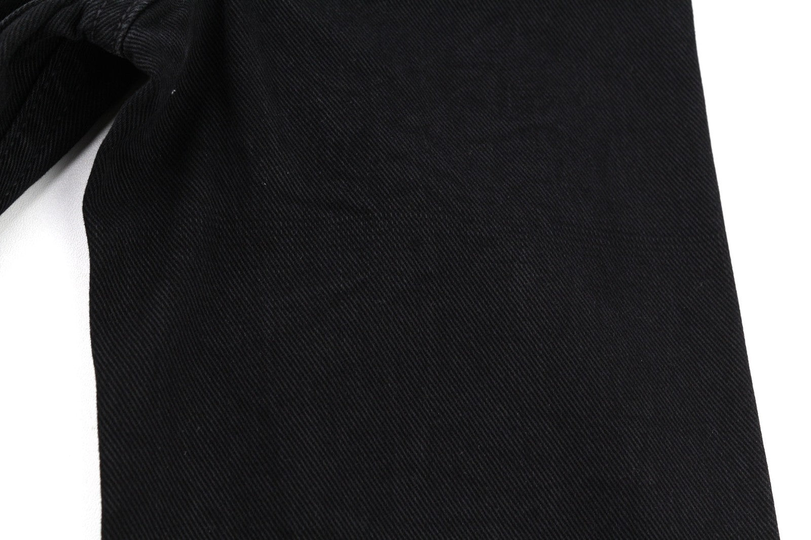 NUDIE JEANS Billy vyriški tamsiai mėlyni džinsiniai batai su išplatinta kaklu, sagomis ir kišenėmis. 