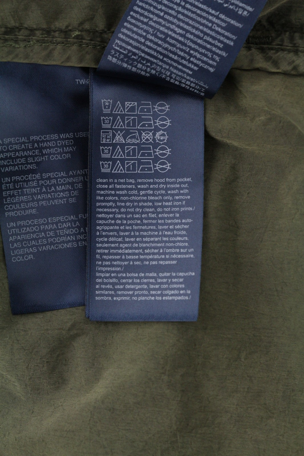 TOMMY JEANS vyriška S dydžio žalia, skalbta, lengva, laisvalaikio stiliaus striukė su gobtuvu ir užtrauktuku. 