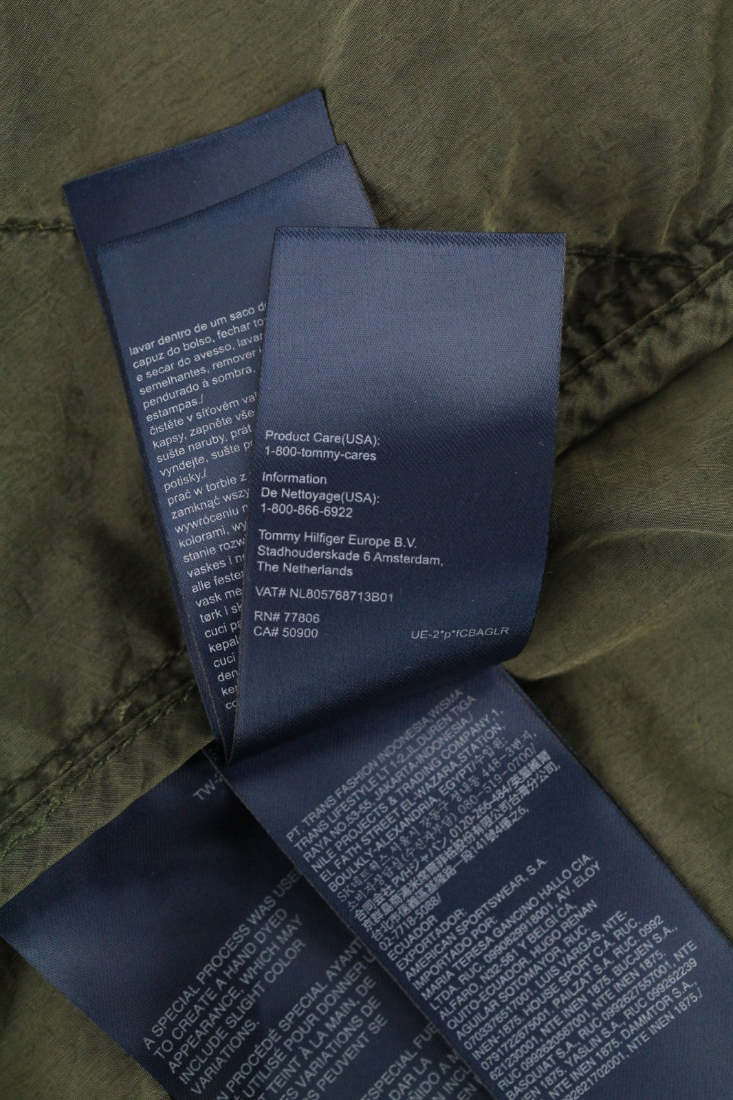 TOMMY JEANS vyriška S dydžio žalia, skalbta, lengva, laisvalaikio stiliaus striukė su gobtuvu ir užtrauktuku. 