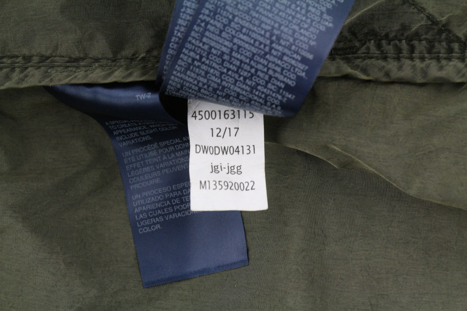 TOMMY JEANS vyriška S dydžio žalia, skalbta, lengva, laisvalaikio stiliaus striukė su gobtuvu ir užtrauktuku. 