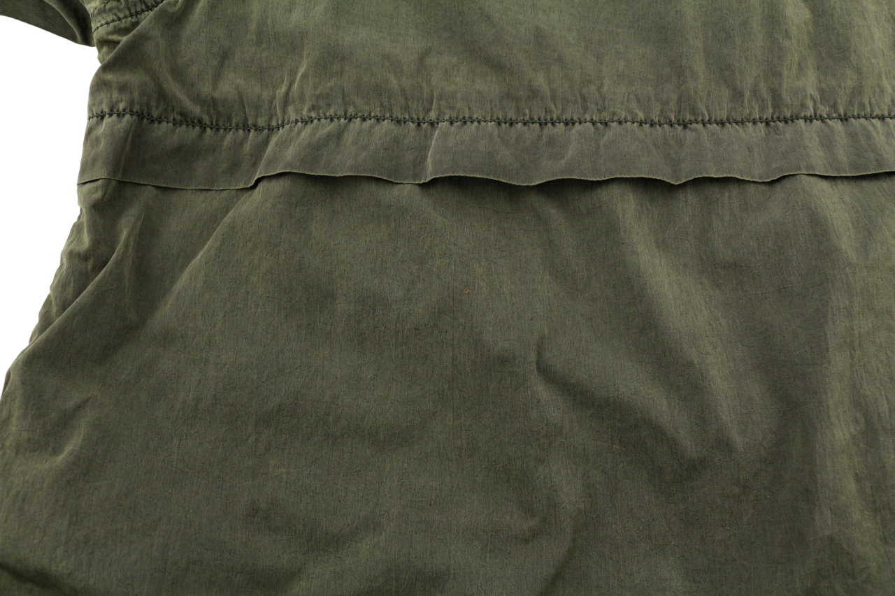 TOMMY JEANS vyriška S dydžio žalia, skalbta, lengva, laisvalaikio stiliaus striukė su gobtuvu ir užtrauktuku. 