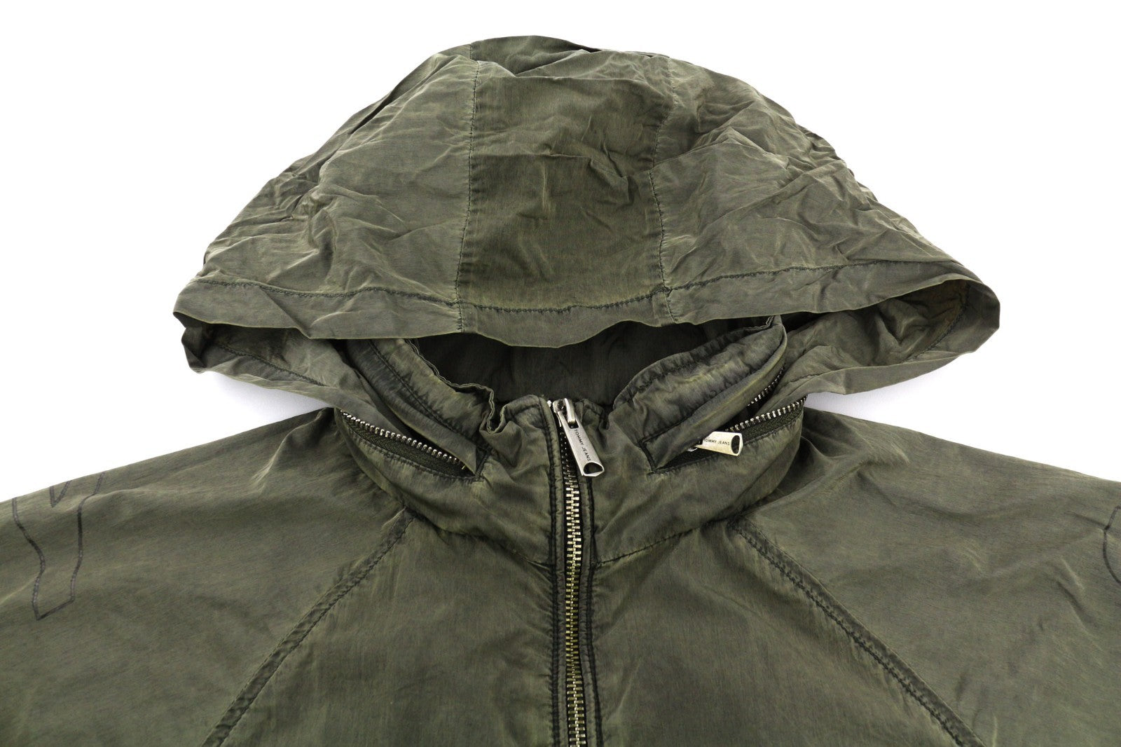 TOMMY JEANS vyriška S dydžio žalia, skalbta, lengva, laisvalaikio stiliaus striukė su gobtuvu ir užtrauktuku. 