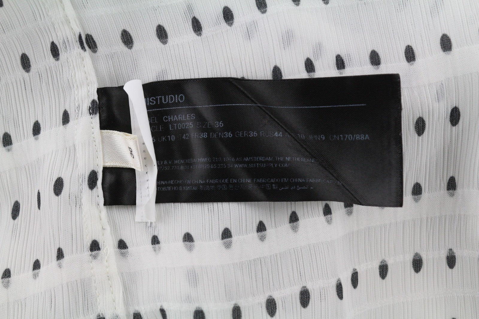 SUISTUDIO Charles moteriški balti taškuoti tamprūs marškinėliai ilgomis rankovėmis, dydis UK10 