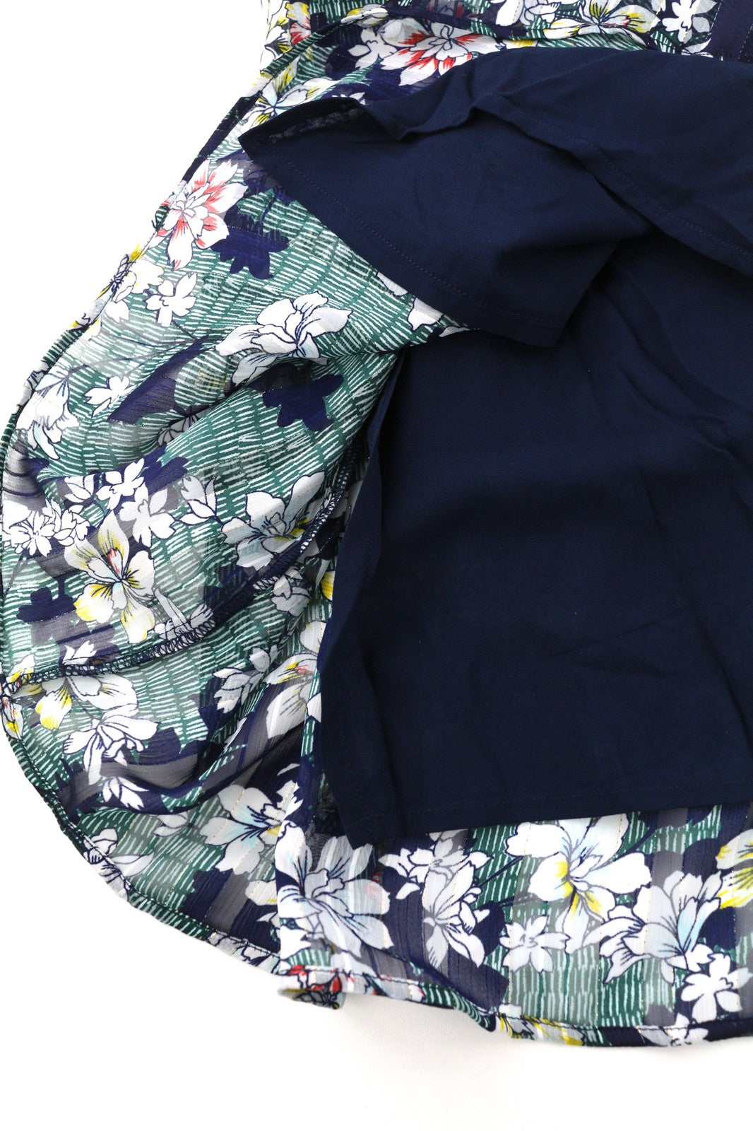 LA FE MARABOUTE moteriška suknelė, 38 cm, gėlėta, V formos iškirpte, trumpomis rankovėmis, sagomis. 