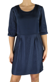 ONE STEP Ikks moteriška suknelė, 38 cm, tamsiai mėlyna, šilko mišinio, su 3/4 rankovėmis, užtrauktuku ir raštu. 