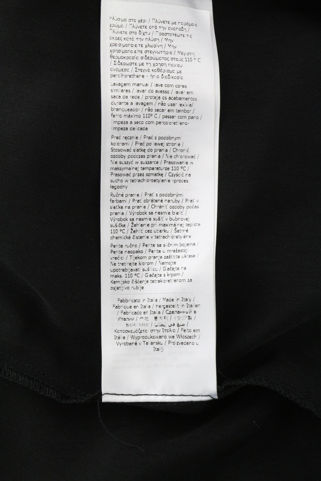 LIU JO Volant moteriška suknelė 40 cm ilgio, gėlėta, V formos iškirpte, ilgomis rankovėmis, su pamušalu ir užtrauktuku. Trumpi logotipo užsegimai. 