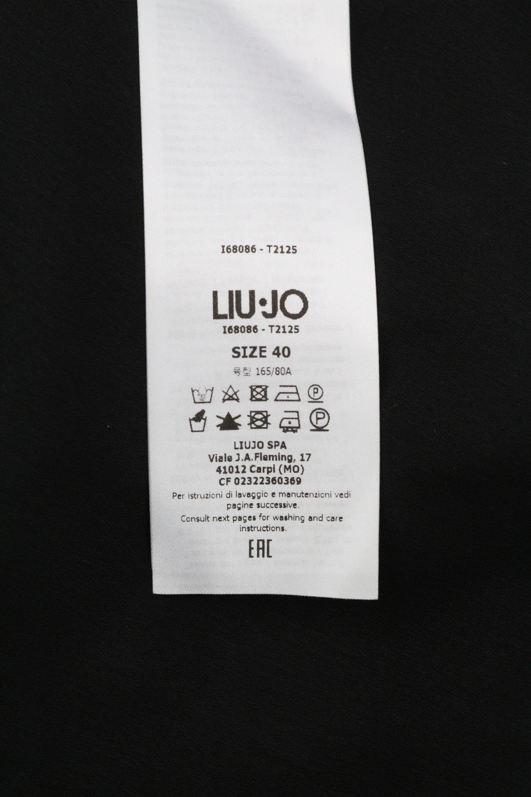 LIU JO Volant moteriška suknelė 40 cm ilgio, gėlėta, V formos iškirpte, ilgomis rankovėmis, su pamušalu ir užtrauktuku. Trumpi logotipo užsegimai. 