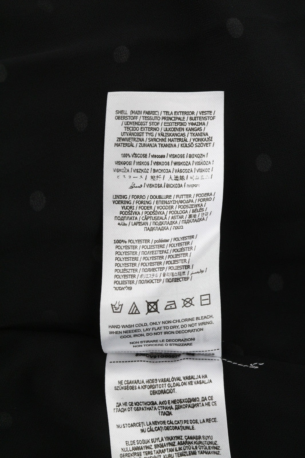 GUESS moteriška suknelė M juodai balta V formos iškirpte ilgomis rankovėmis su taškeliais ir pamušalu midi logotipu 