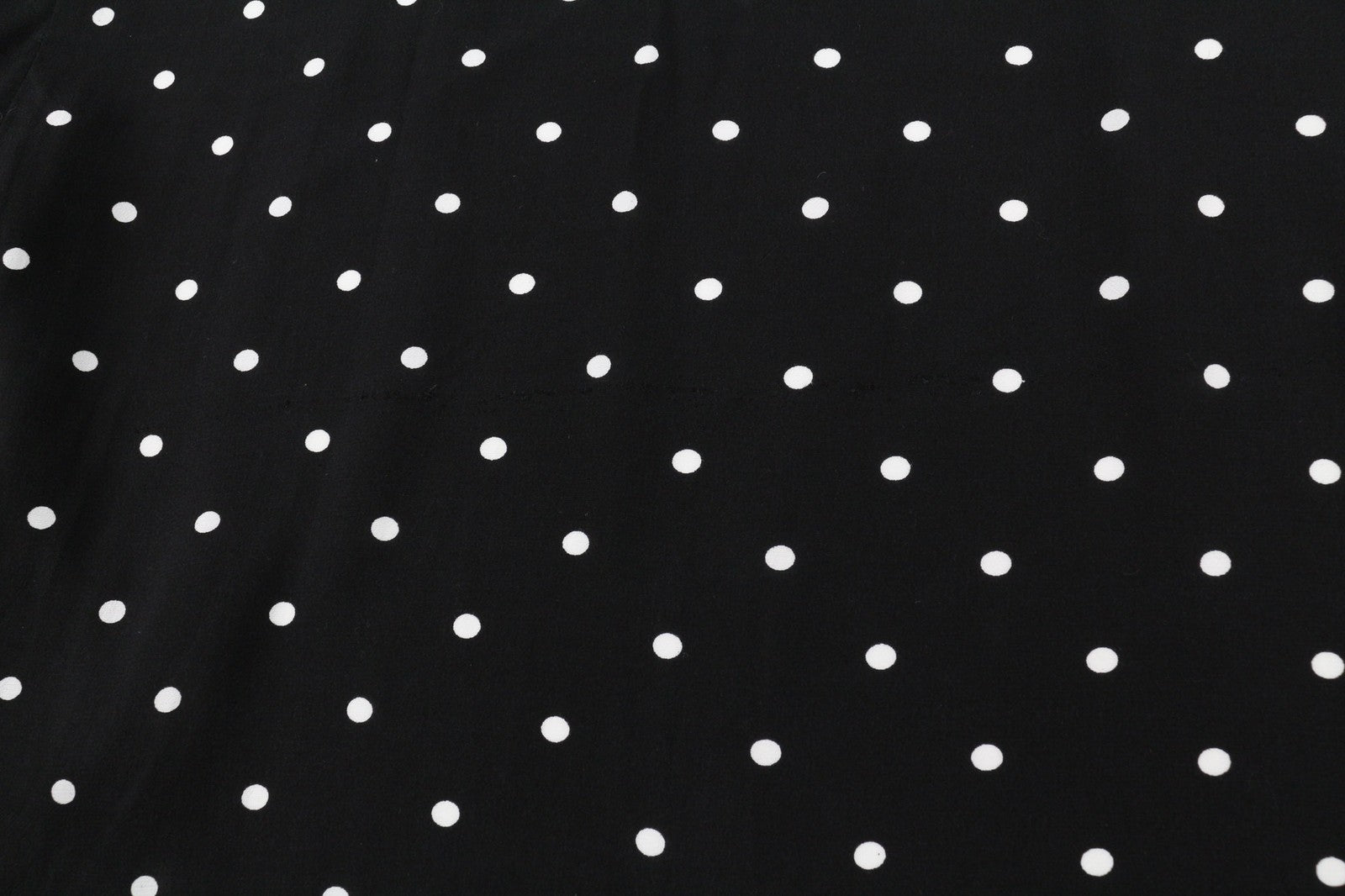 GUESS moteriška suknelė M juodai balta V formos iškirpte ilgomis rankovėmis su taškeliais ir pamušalu midi logotipu 