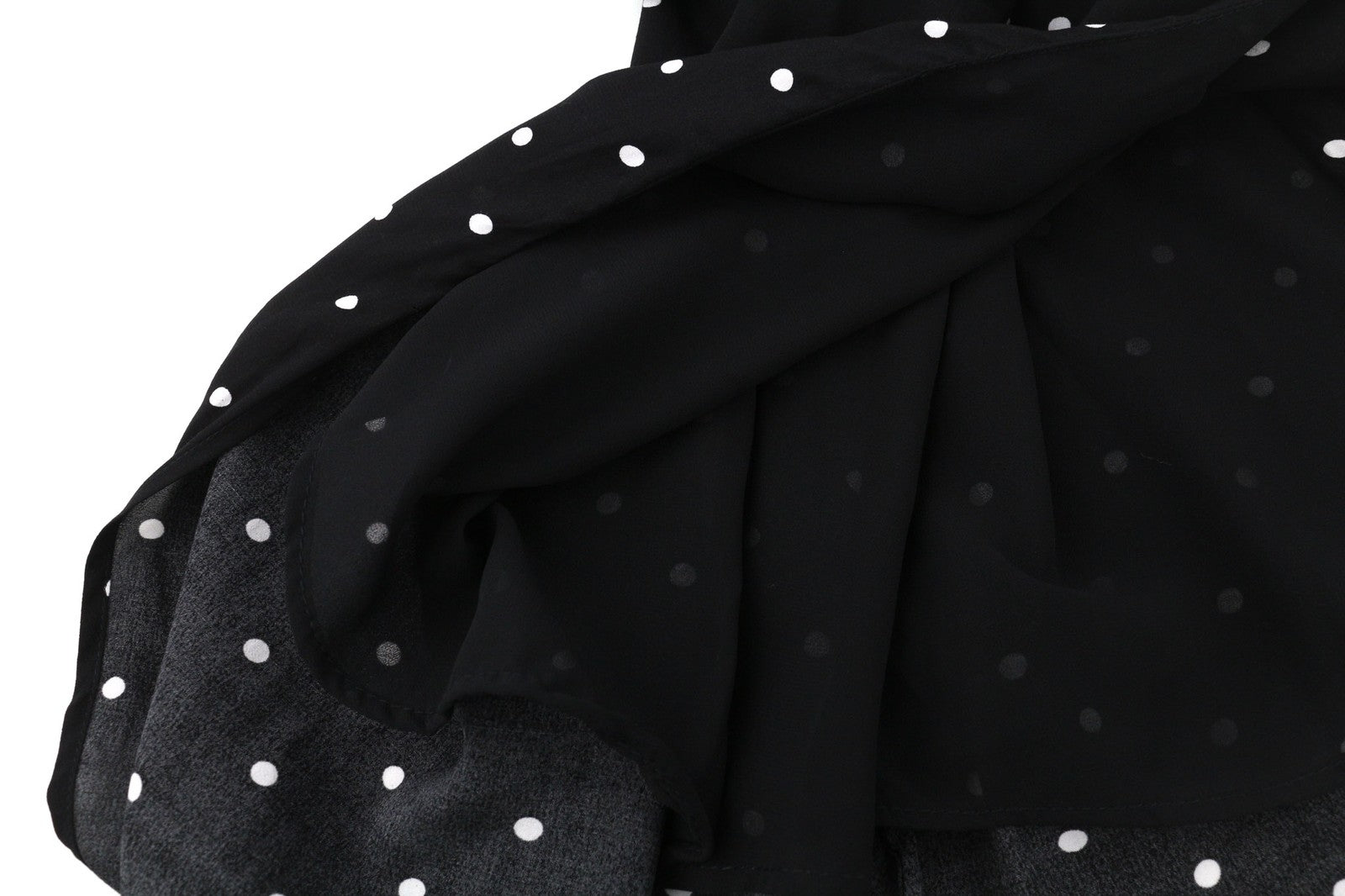 GUESS moteriška suknelė M juodai balta V formos iškirpte ilgomis rankovėmis su taškeliais ir pamušalu midi logotipu 