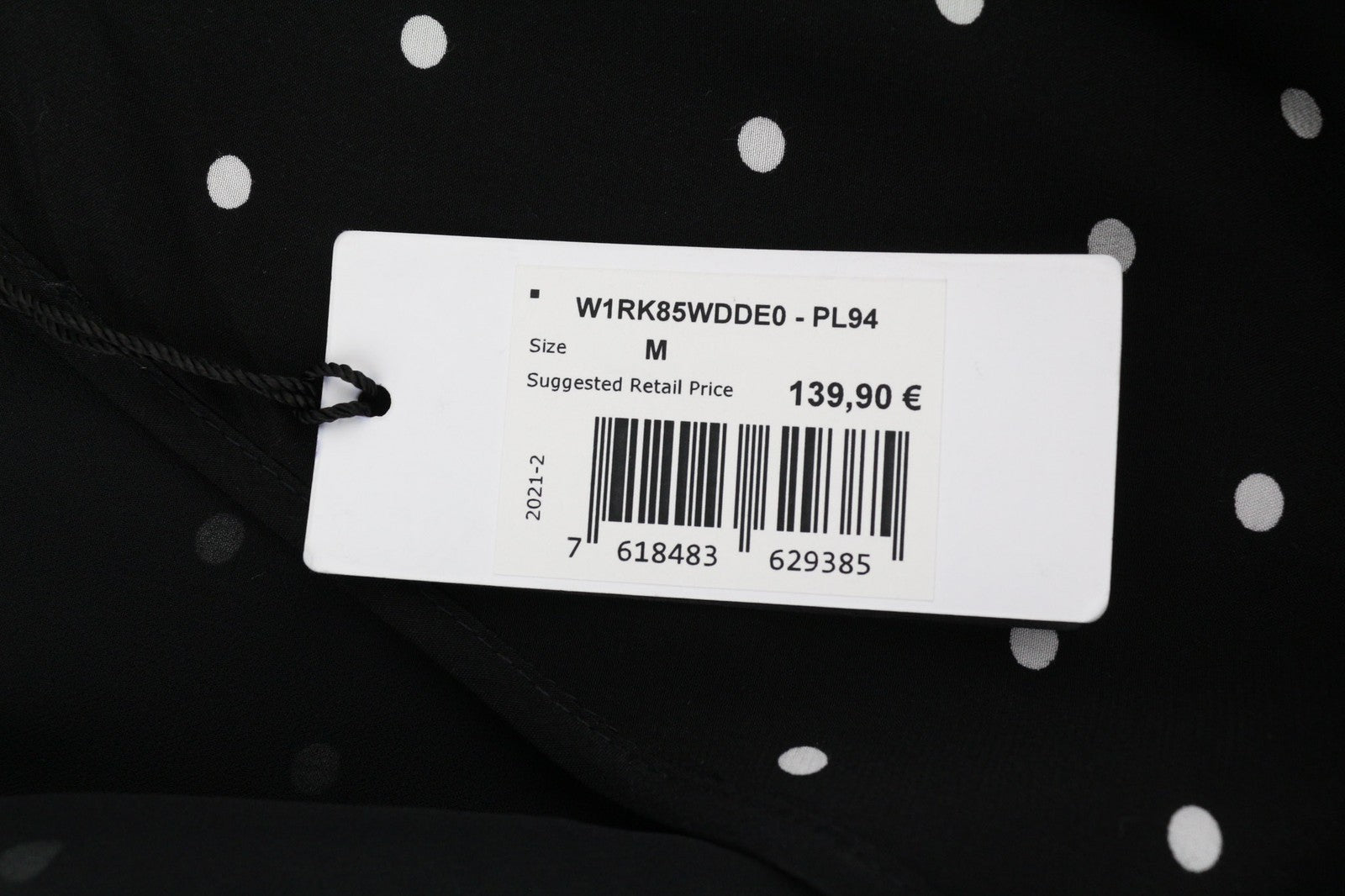 GUESS moteriška suknelė M juodai balta V formos iškirpte ilgomis rankovėmis su taškeliais ir pamušalu midi logotipu 