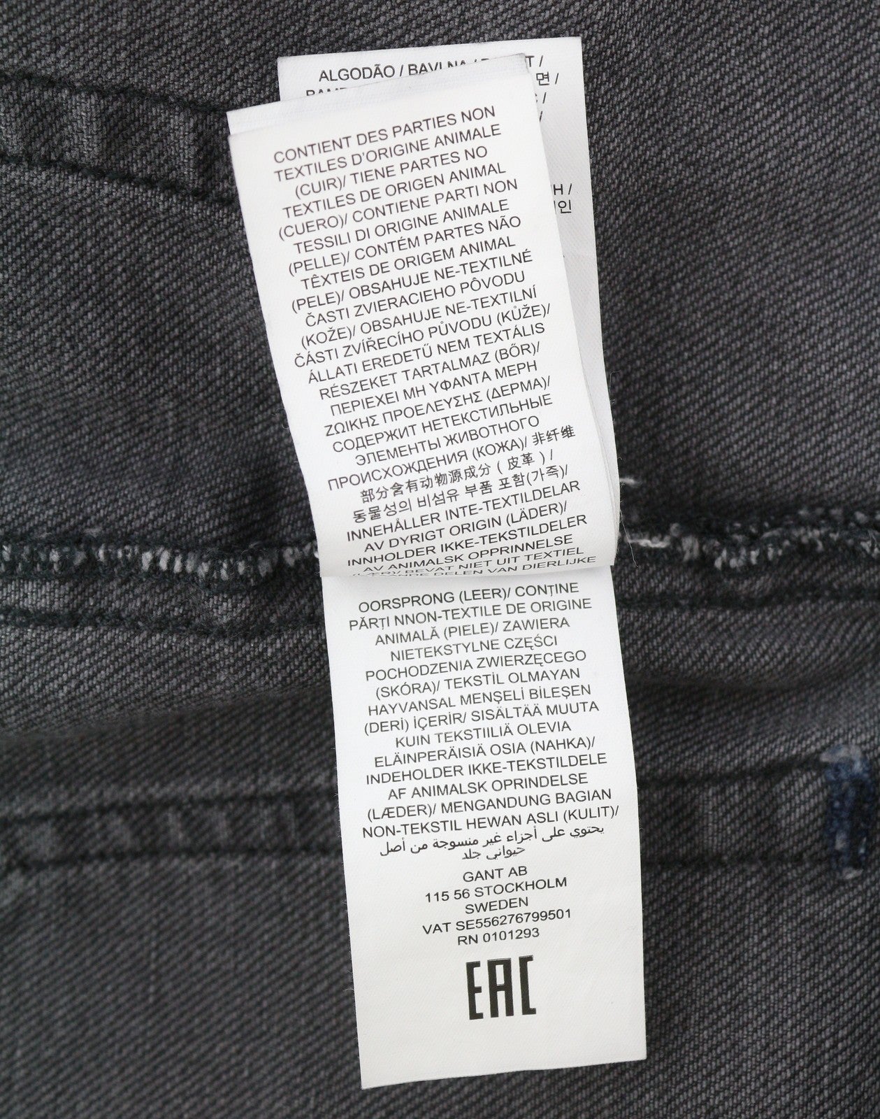 GANT trumpinti platėjančios moteriški džinsai W33 juodi su išblukusiu džinsu ir užtrauktuku ant kulkšnies. 