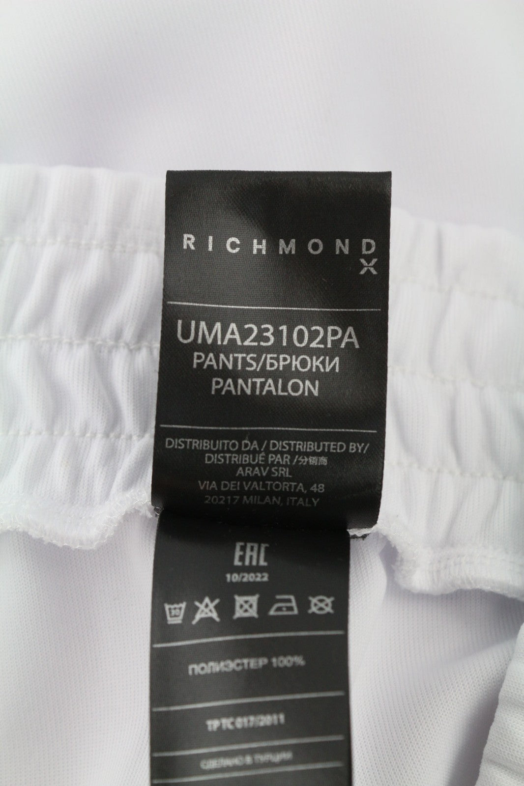 RICHMOND vyriškas sportinis kostiumas M, baltas, dviejų dalių, su užtraukiamais užtrauktukais, logotipu ir elastingu juosmeniu. 