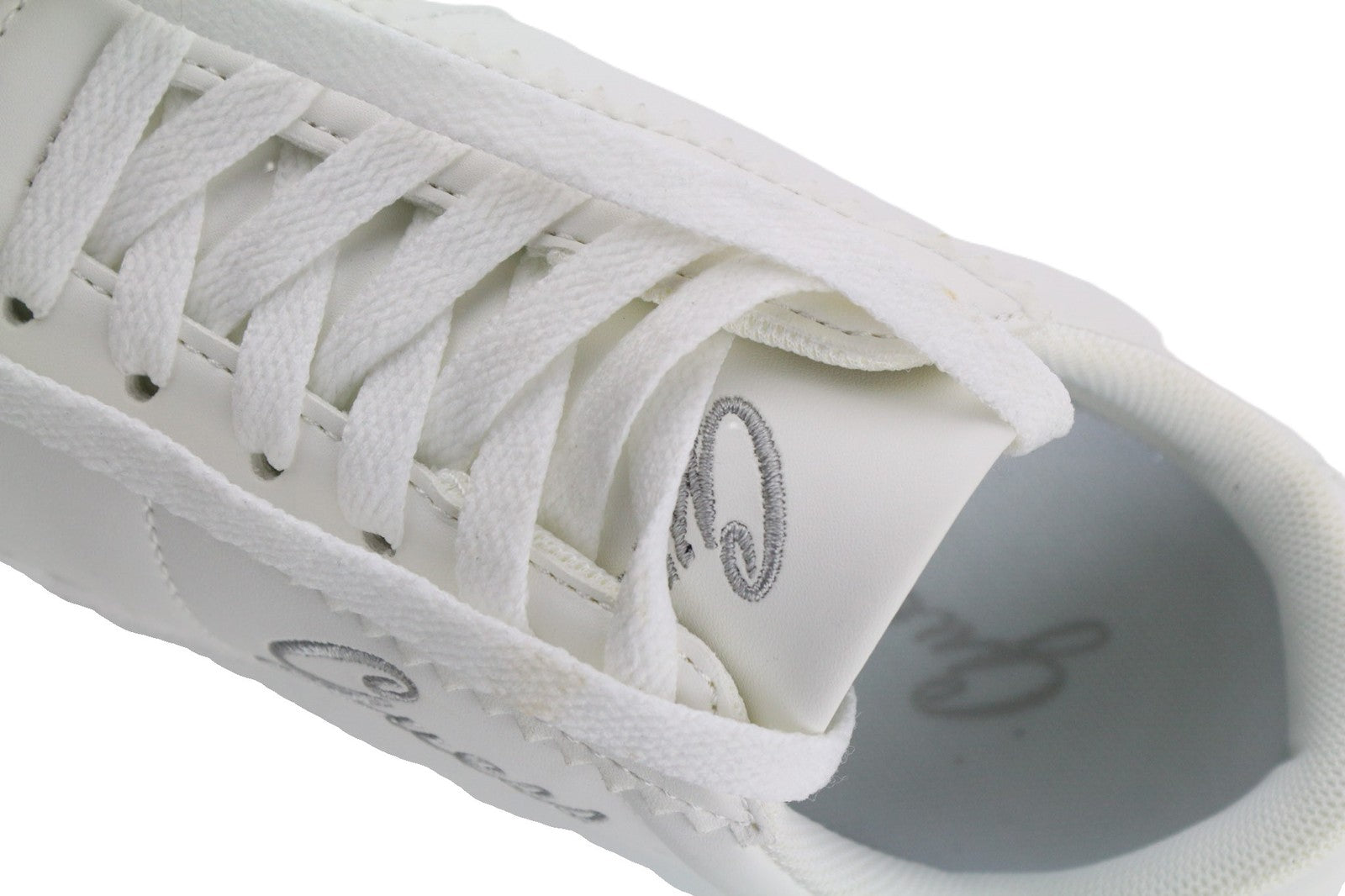 GUESS moteriški sportbačiai UK3 EU36 šviesiai balti, žemi, suvarstomi šone su logotipu 