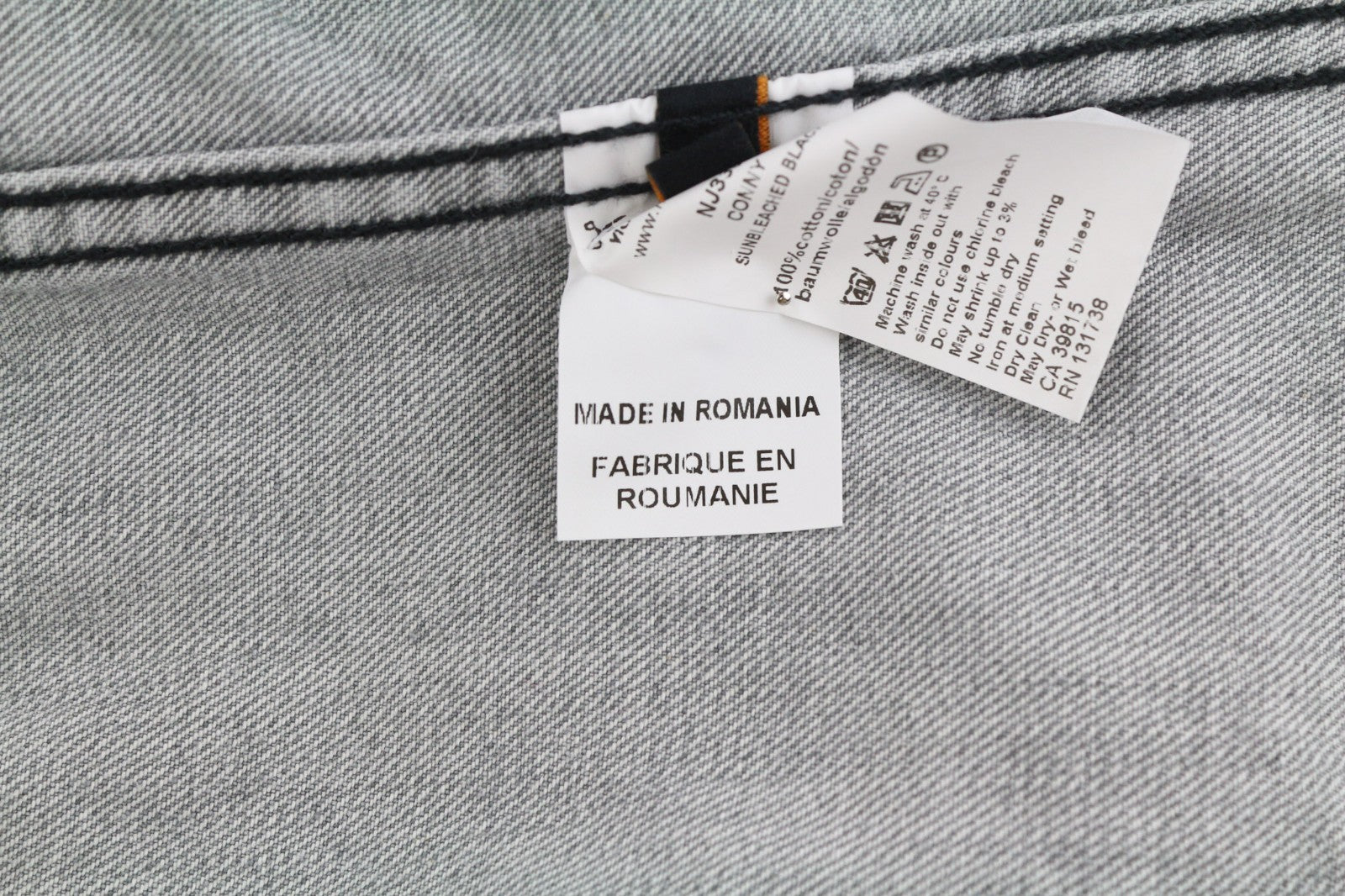 NUDIE JEANS Conny vyriška striukė S su saulės išblukinta juoda polo marškinėliai su sagomis, balta pilka 