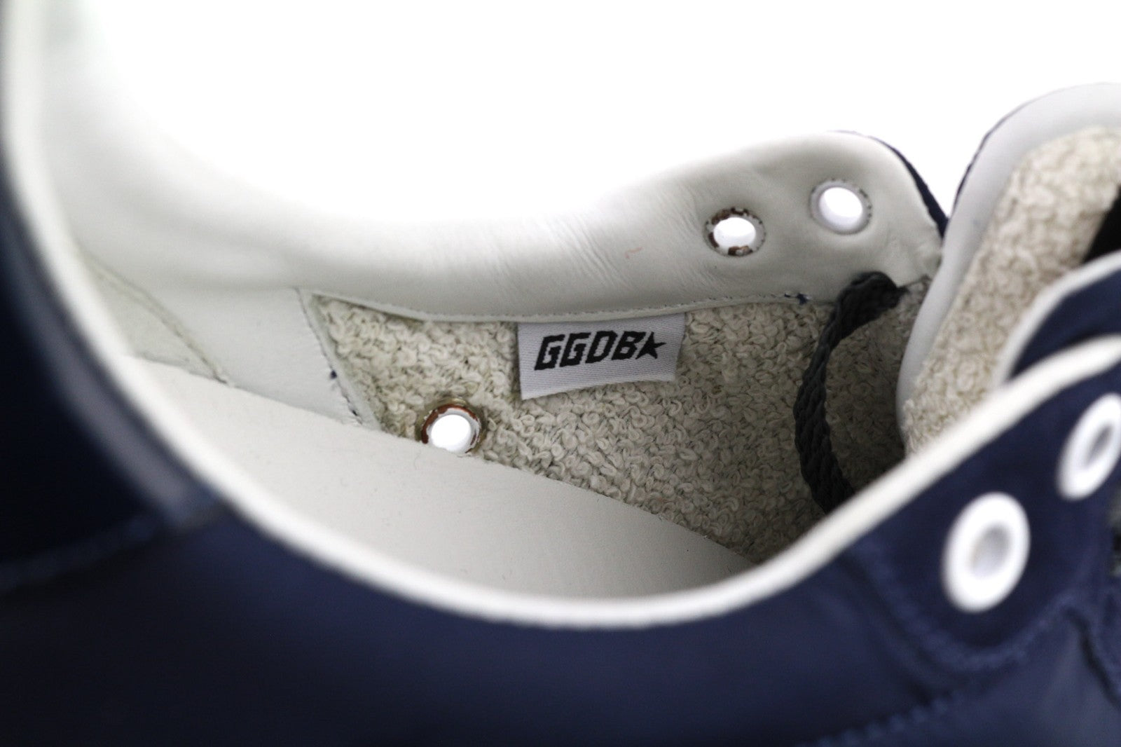 „GOLDEN GOOSE Starland“ moteriški sportbačiai, 39 dydžio, violetinės ir rožinės spalvos, odiniai, žemapadžiai, su raišteliais. 