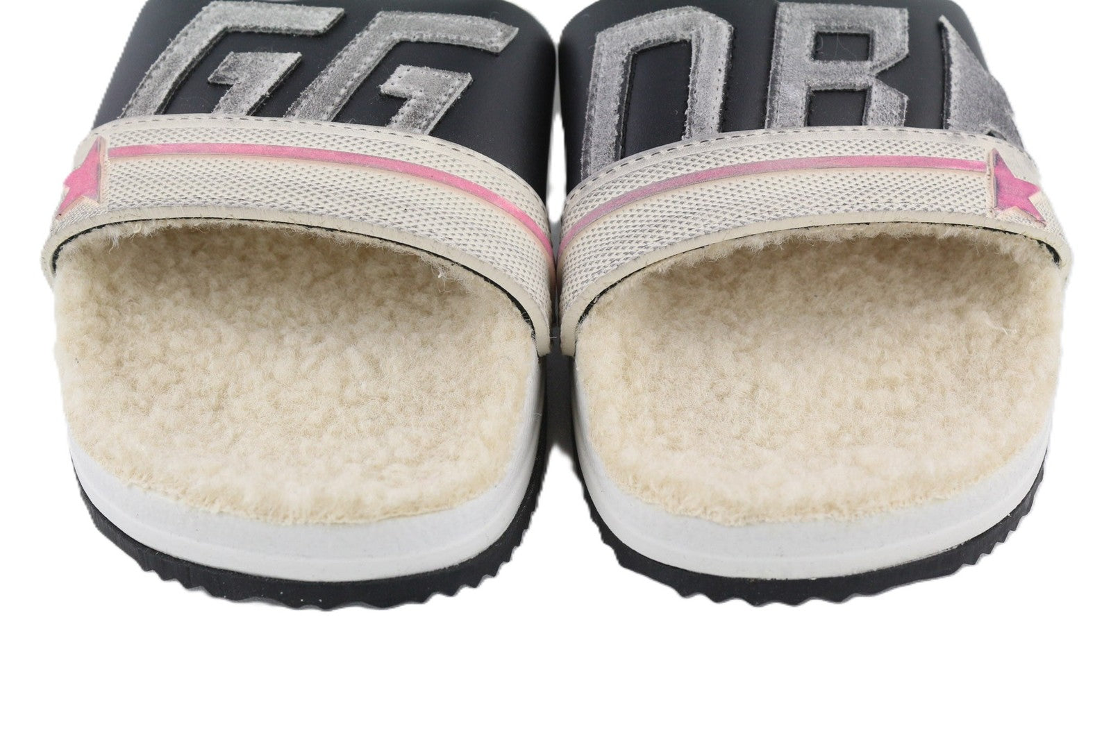 GOLDEN GOOSE Poolstar moteriškos šlepetės, 39 cm, baltos, smėlio spalvos, dirbtinio kailio, įsispiriamos. 