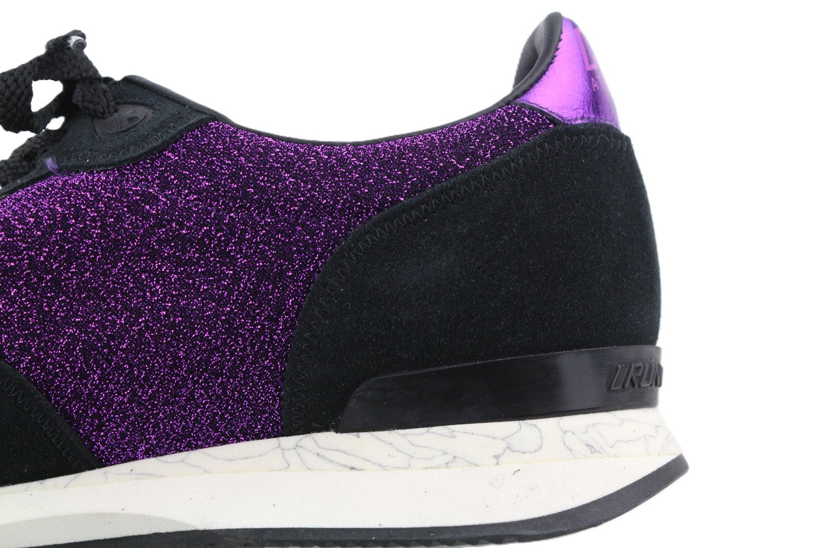 „GOLDEN GOOSE“ bėgimo bateliai moterims, 39 dydžio, violetiniai juodi, odiniai, blizgantys sportbačiai. 