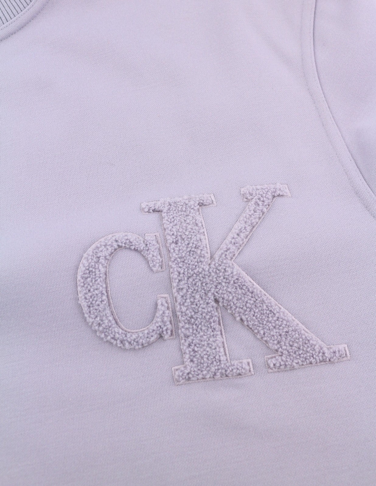 CALVIN KLEIN vyriškas džemperis M su levandų ir violetinės spalvos apvalia kaklo iškirpte ir logotipu, didelis megztinis 