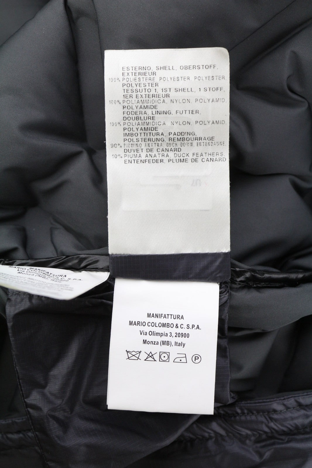 COLMAR 2208 moteriška striukė XXS dydžio, pūkinė, dygsniuota, su gobtuvu, vidutinio ilgio, su izoliuotu užtrauktuku. 