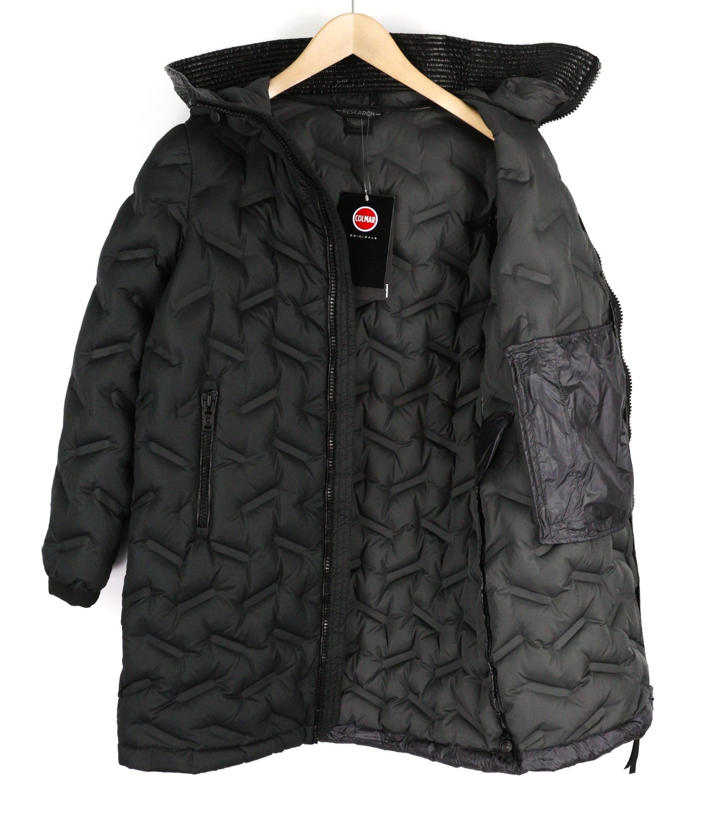 COLMAR 2208 moteriška striukė XXS dydžio, pūkinė, dygsniuota, su gobtuvu, vidutinio ilgio, su izoliuotu užtrauktuku. 