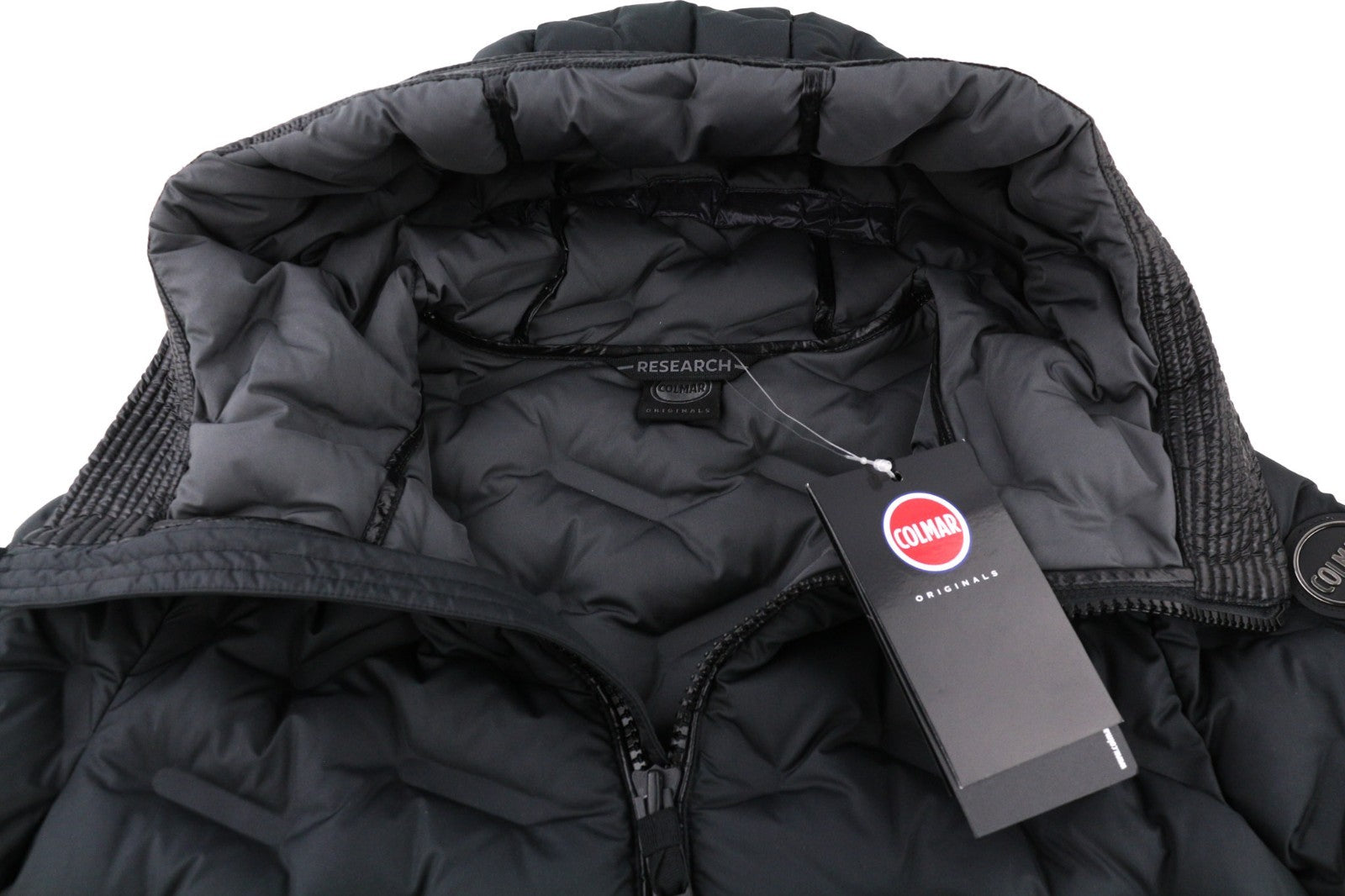 COLMAR 2208 moteriška striukė XXS dydžio, pūkinė, dygsniuota, su gobtuvu, vidutinio ilgio, su izoliuotu užtrauktuku. 