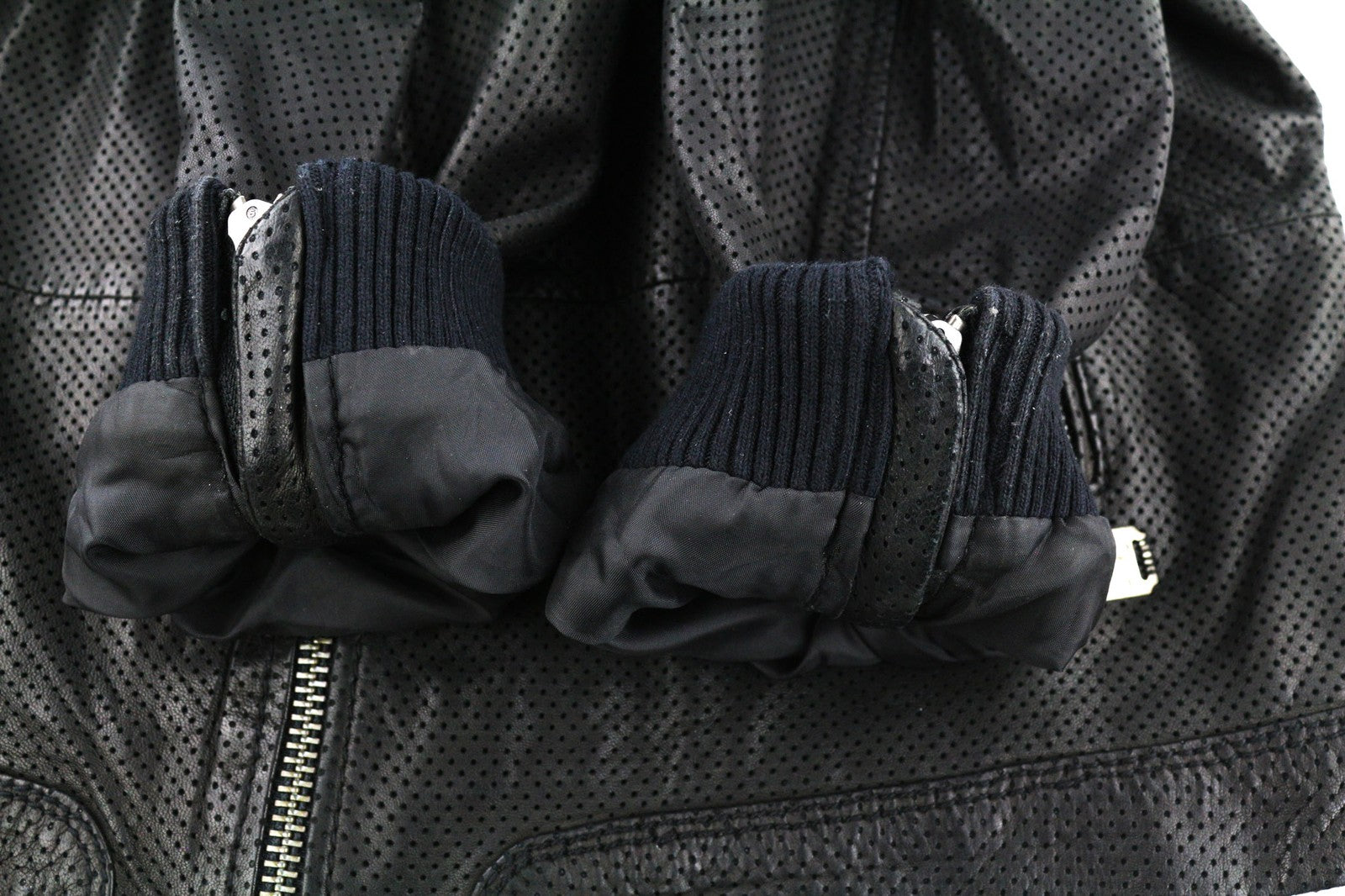 DIESEL vyriška striukė L, juoda, ėriuko odos, asimetrinė, užtrauktuku, su juostele ant kaklo. 