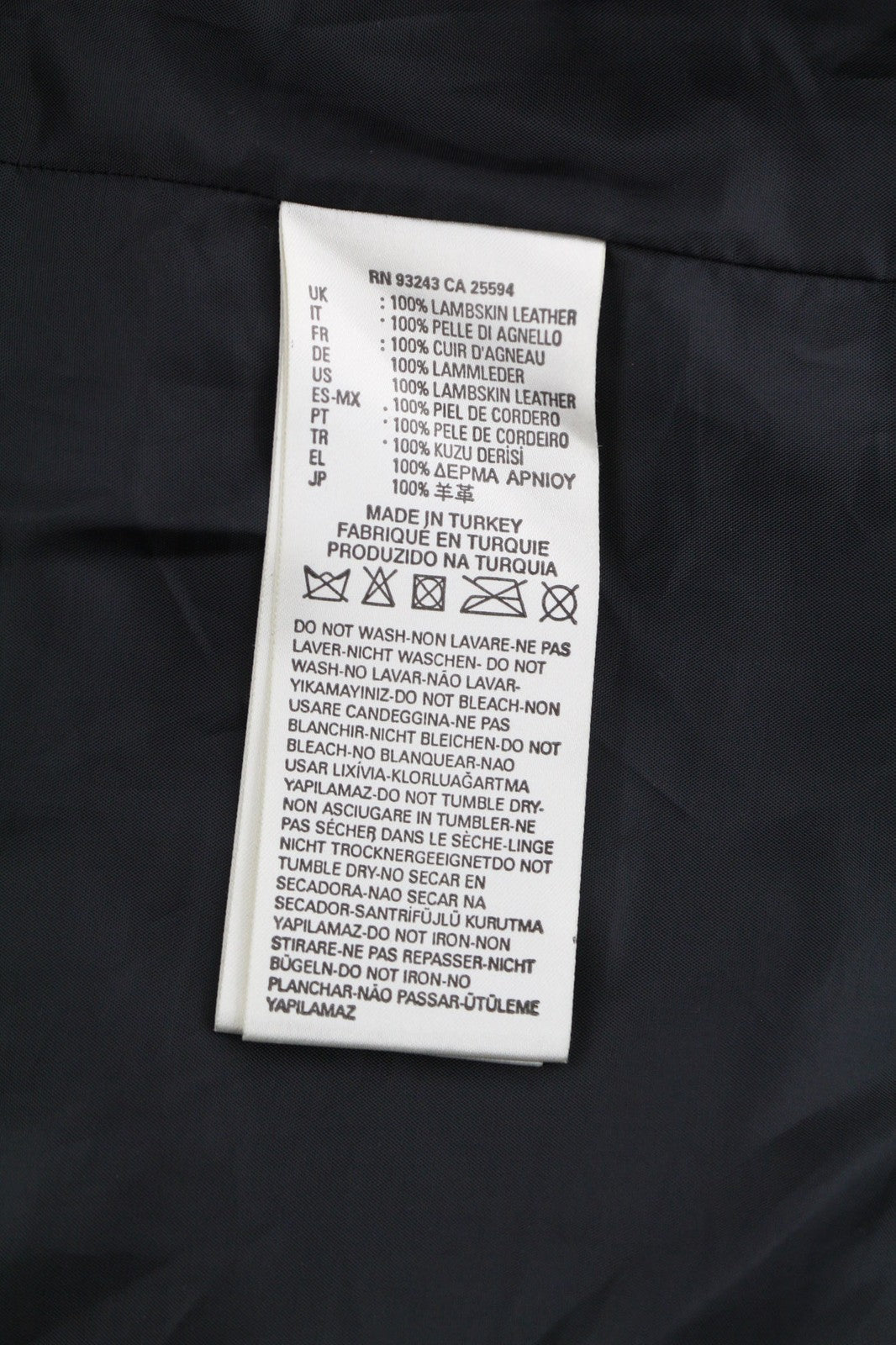 DIESEL vyriška striukė L, juoda, ėriuko odos, asimetrinė, užtrauktuku, su juostele ant kaklo. 