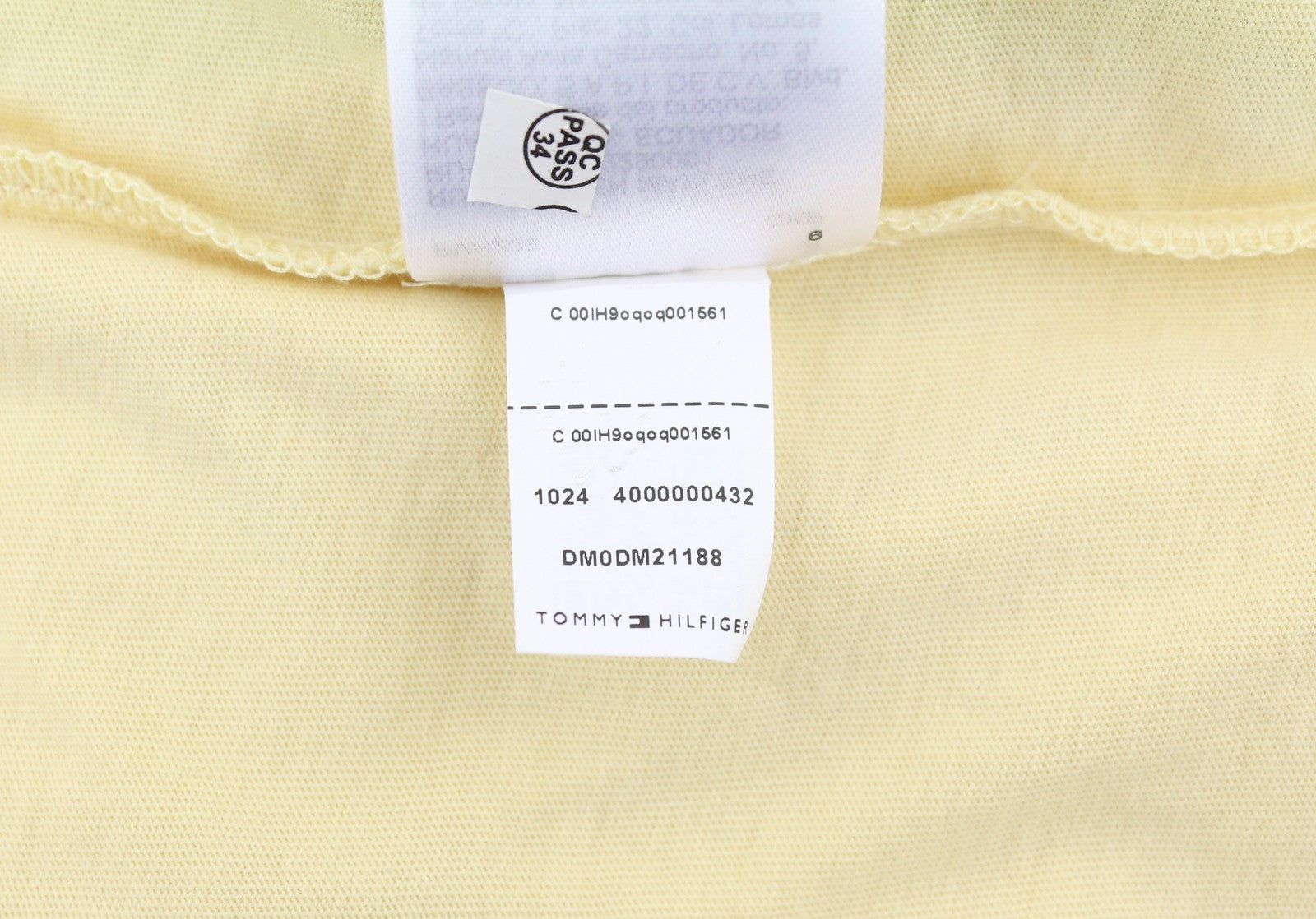 TOMMY HILFIGER Slim Linear Ches Men T-Shirt M Custard Cream Crew Neck Tricot