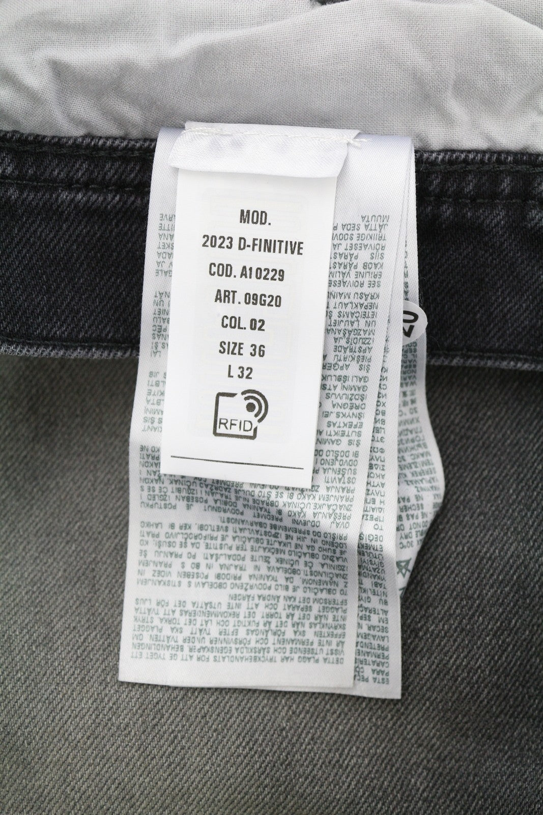 DIESEL 2003 D-Finitive 09G20 Men Jeans W36/L32 Mid Waist Regular Tapered RRP225