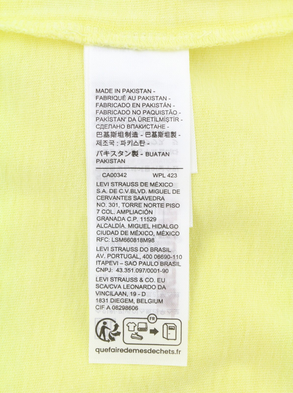 LEVI'S Vintage Fit Men T-Shirt XL Yellow Tricot Crew Neck Cotton Short Sleeve