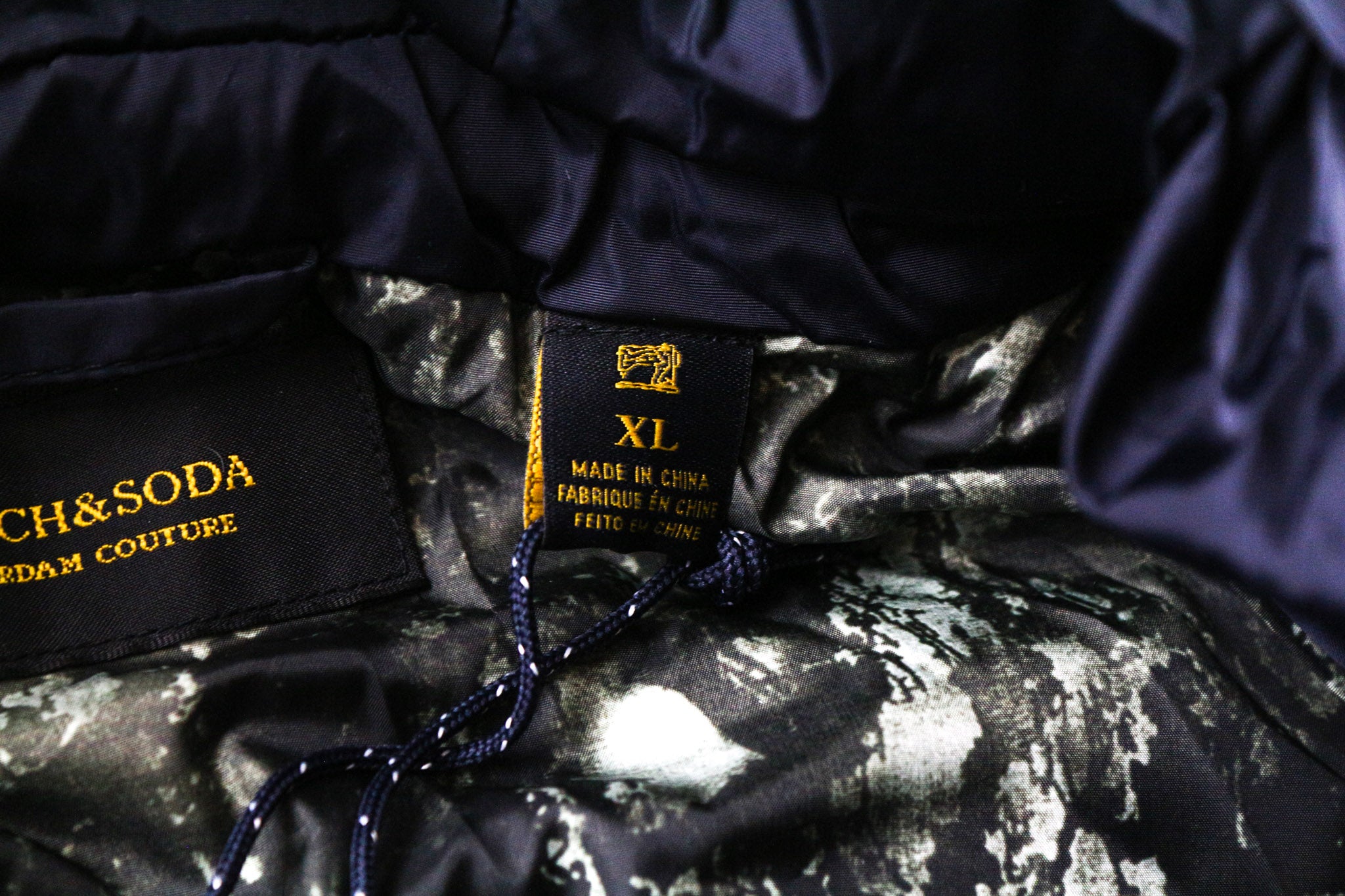 SCOTCH &amp; SODA vyriška XL dydžio tamsiai pilka dygsniuota vilnos mišinio striukė su gobtuvu ir užtrauktuku 