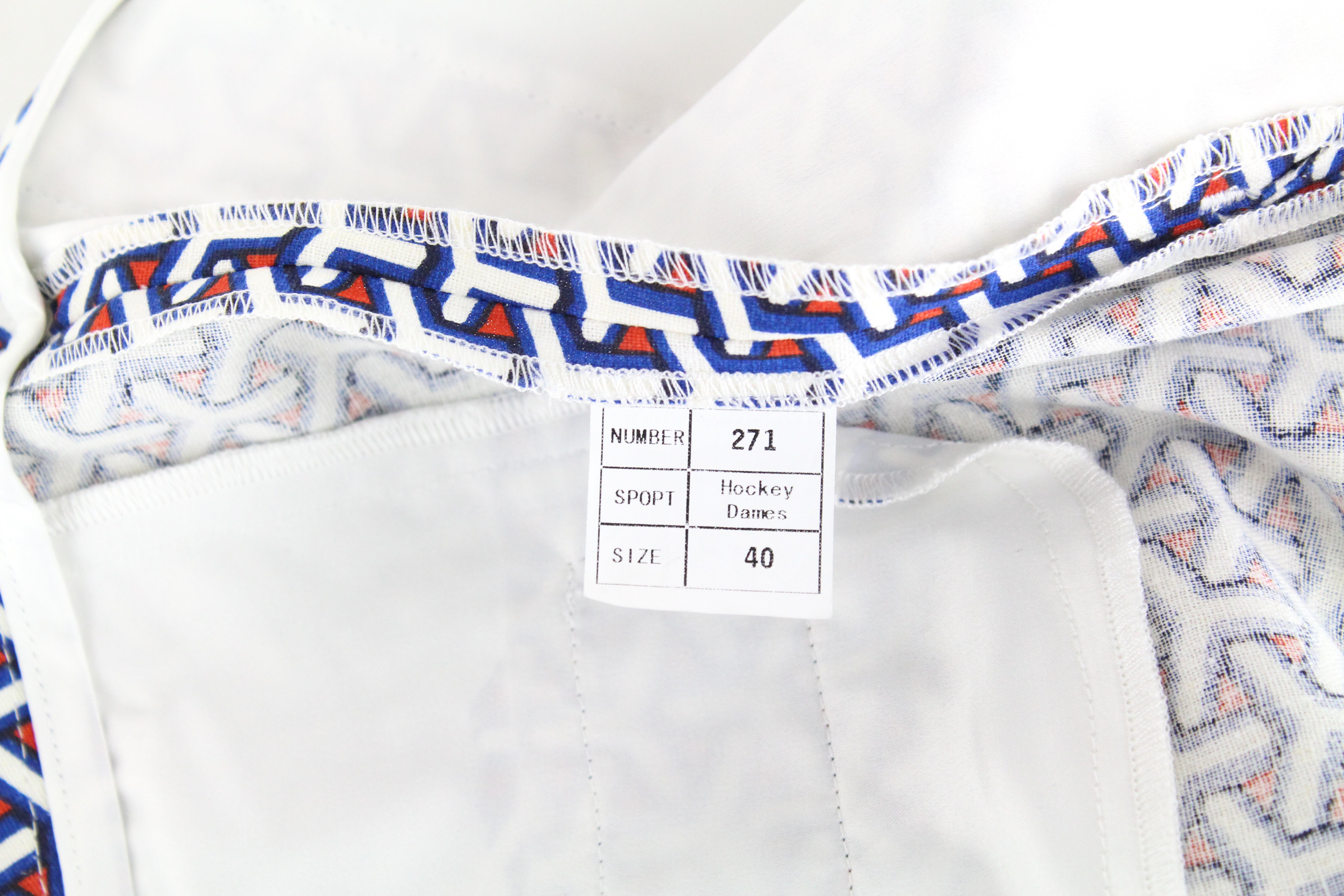 SUITSUPPLY Women Shorts 40 Blue Red White Ornamet Patterned Casual Slit Pocket